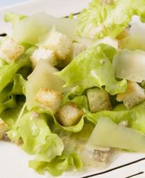 Салат цезарь