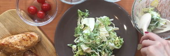 салат цезарь с беконом