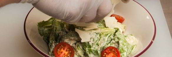 салат цезарь с креветками