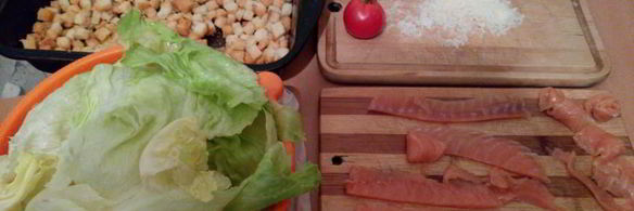 салат цезарь с лососем