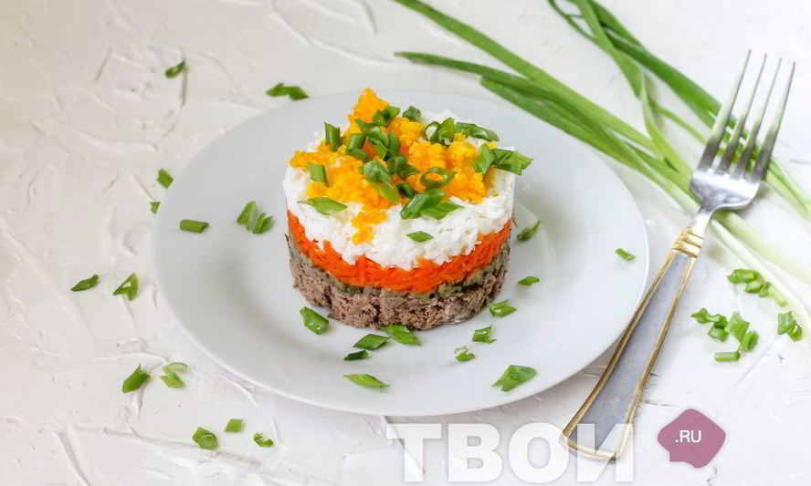 Рецепт слоеного салата с говяжьей печенью