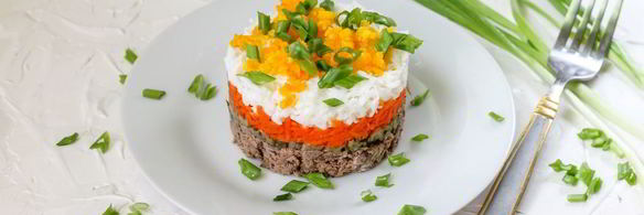 слоеный салат с говяжьей печенью