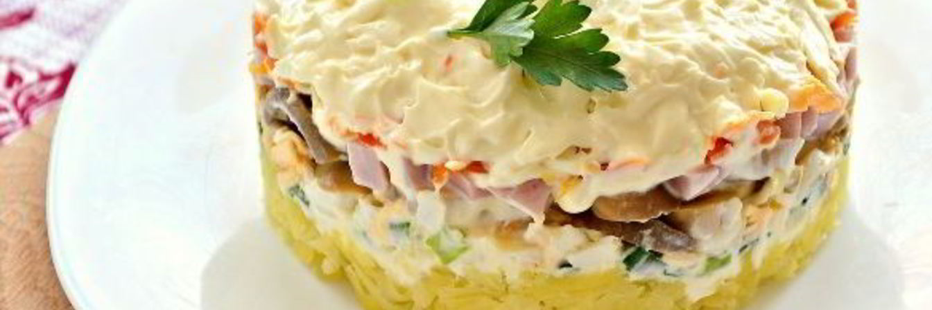 Слоеный салат с маринованными грибами