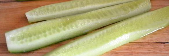 свежий летний салат с фетой и огурцом