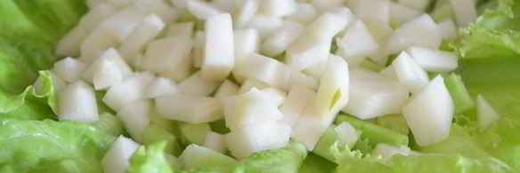 свежий летний салат с фетой и огурцом