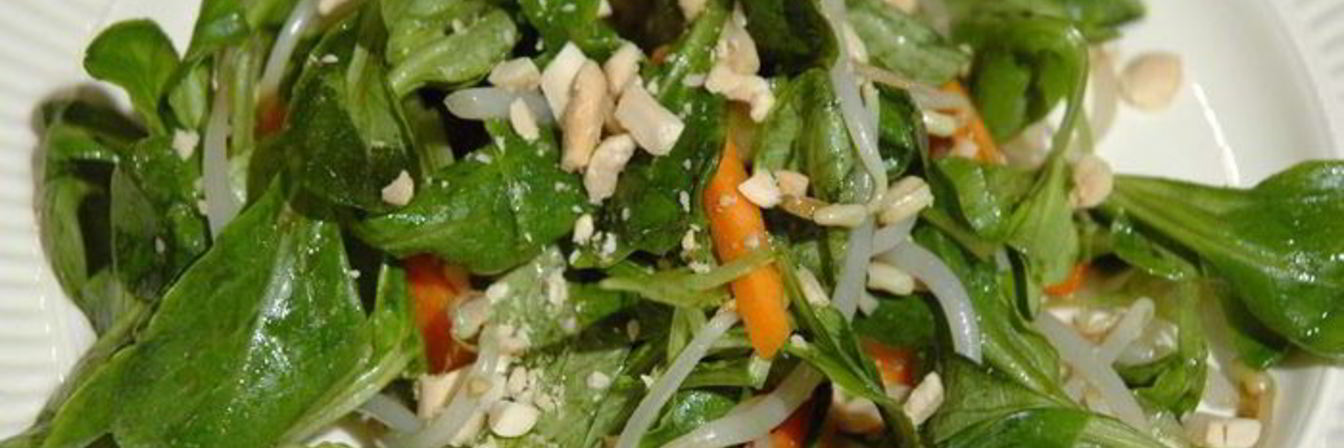 Тайский салат с арахисом