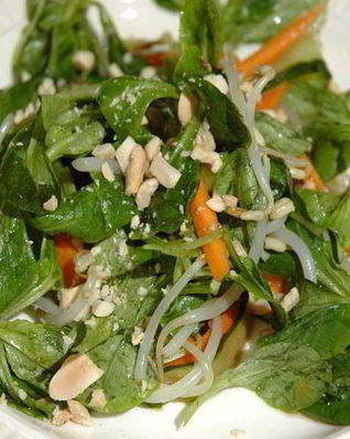 Тайский салат с арахисом