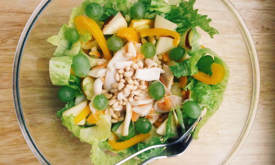 Рецепт теплого салата с кальмаром в кокосовых сливках