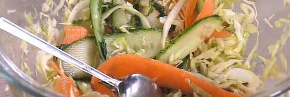 вьетнамский салат с курицей и арахисом