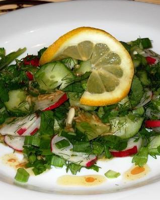 Зеленый салат со щавелем