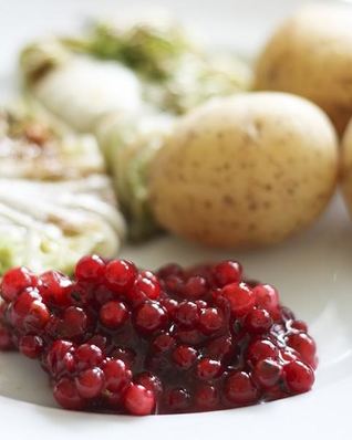 Брусничный соус из варенья