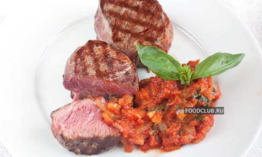 Рецепт филе-миньона и томатный соус с базиликом