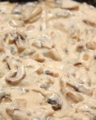 Сливочный соус для пасты с шампиньонами, цветной капустой, семечками тыквы и подсолнечника