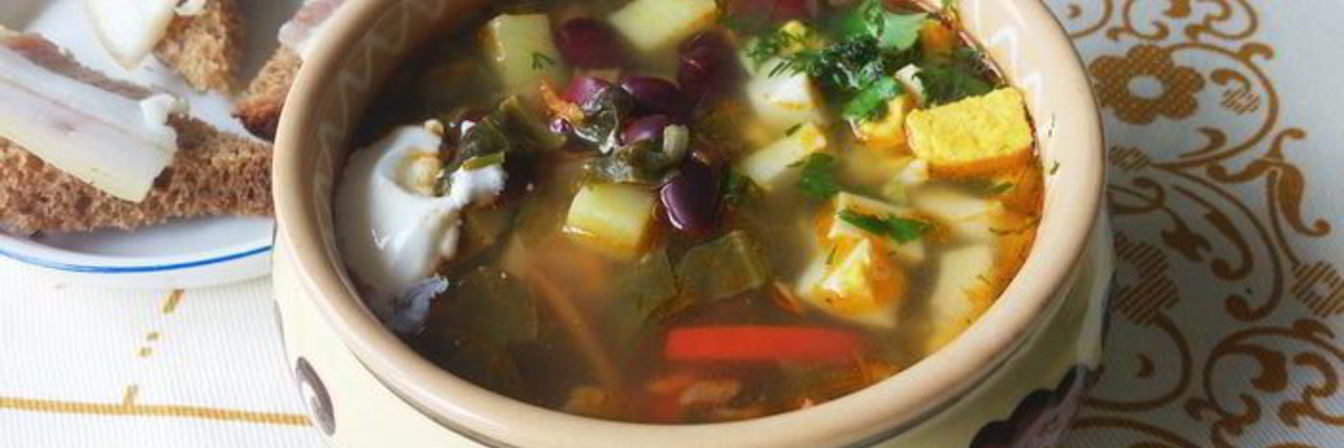 Борщ с щавелем и фасолью