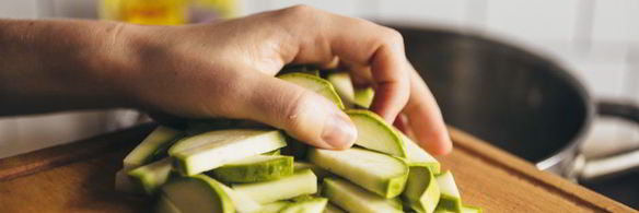 борщ с шампиньонами и кабачками