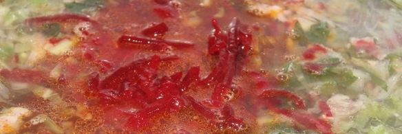 борщ со свекольной ботвой и чесночными булочками