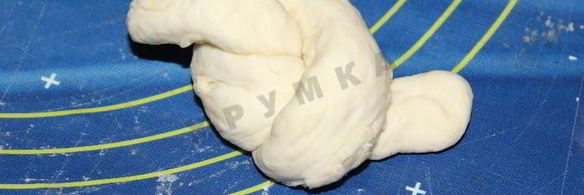 борщ со свекольной ботвой и чесночными булочками