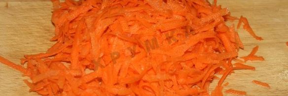 борщ со свекольной ботвой и чесночными булочками