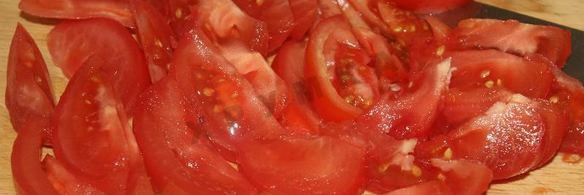 борщ со свекольной ботвой и чесночными булочками