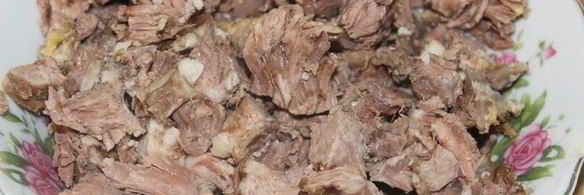 борщ со свекольной ботвой и чесночными булочками