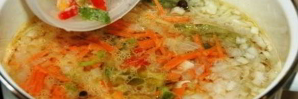 летний борщ без свеклы с помидорами