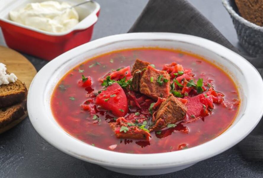 Украинский борщ со свеклой и мясом
