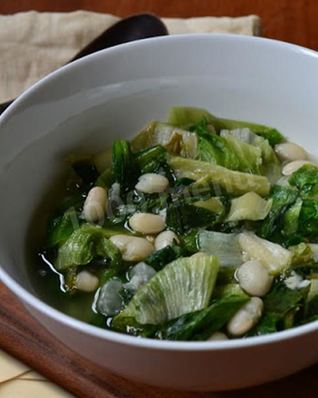 Фасолевый суп с эскаролом