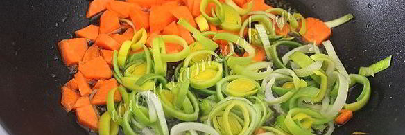 гороховый суп с копчеными ребрами и овощами