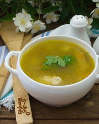 Гороховый суп с куриными крыльями
