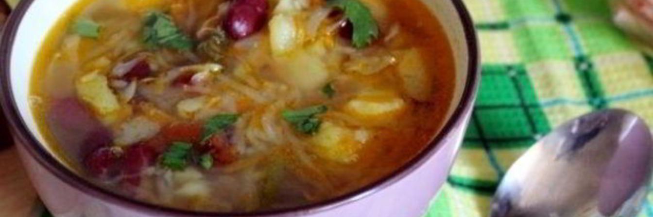 Щи из квашеной капусты с фасолью