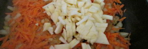 щи со свиными ребрами и яблоком