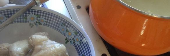 щи зеленые с крапивой на курином бульоне