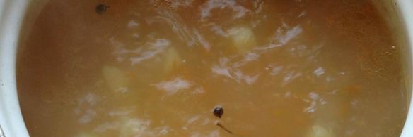 щи зеленые с крапивой на курином бульоне