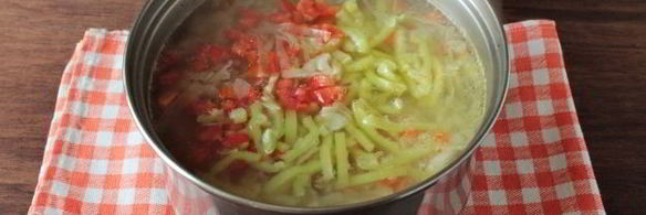 зеленые щи с капустой и крапивой