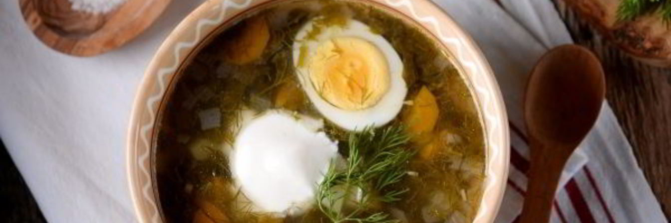 Зеленые щи со щавелем и яйцом