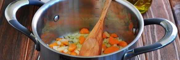 зеленые щи со щавелем и яйцом