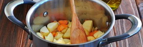 зеленые щи со щавелем и яйцом