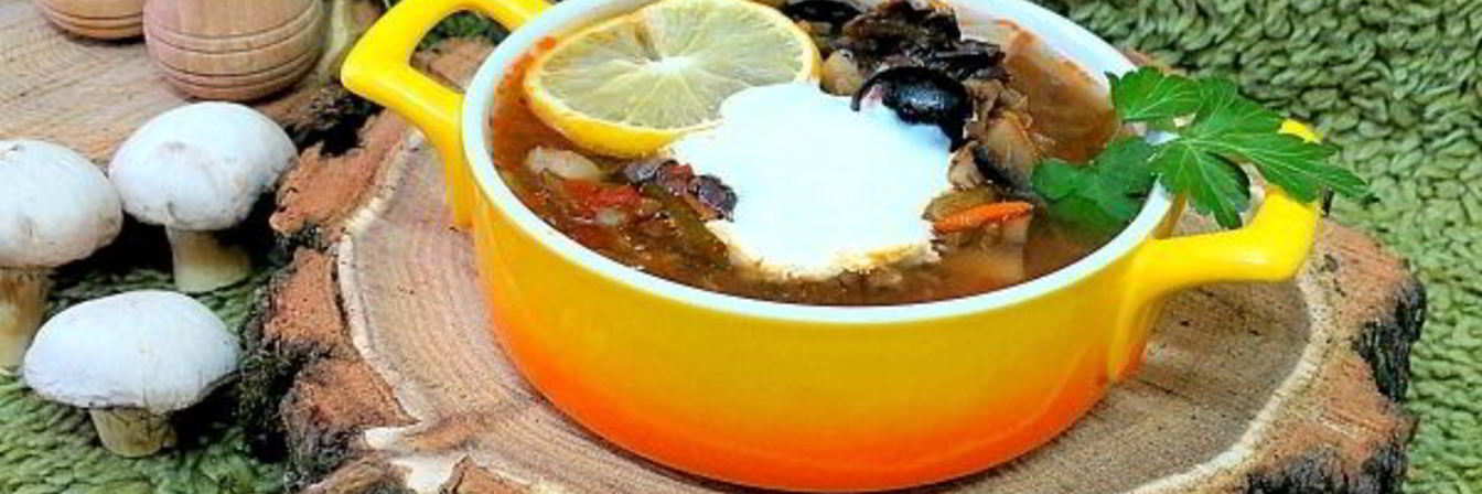 Солянка грибная с огурцами