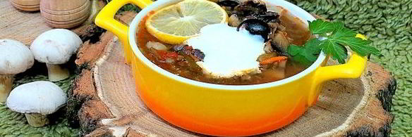 солянка грибная с огурцами