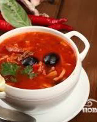 Солянка с копченой колбасой