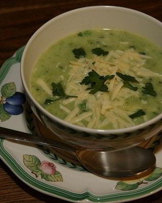 Суп из зеленых овощей с яйцом и лимоном