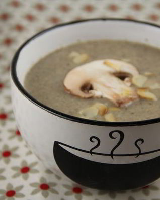 Грибной суп-пюре с сыром Бри и миндалем