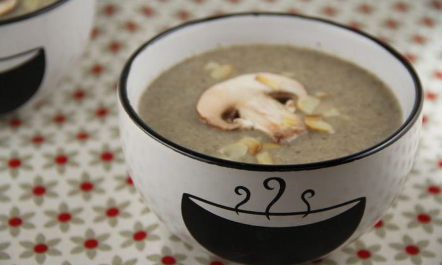 Рецепт грибного супа-пюре с сыром бри и миндалем