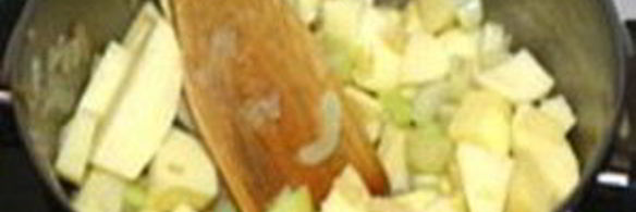 картофельный суп-пюре с сельдереем и куриными клецками