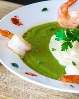 Рыбный суп-пюре с брокколли и креветками