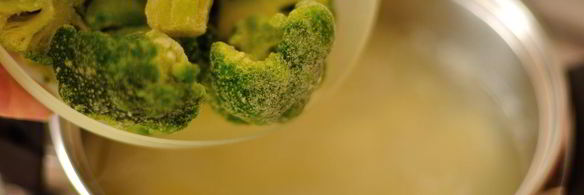 суп-пюре из брокколи с картофелем и сыром