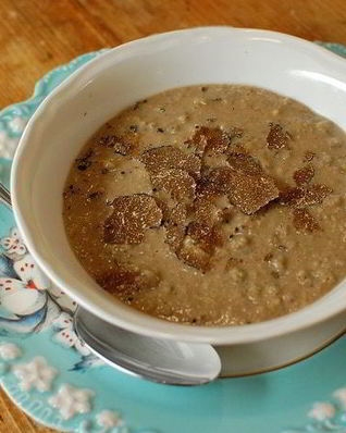 Суп-пюре из чечевицы и фасоли с трюфелем