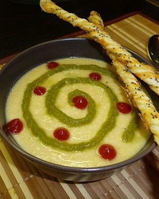 Суп-пюре из чечевицы с курицей и маковыми палочками