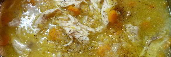 суп-пюре из чечевицы с курицей и маковыми палочками