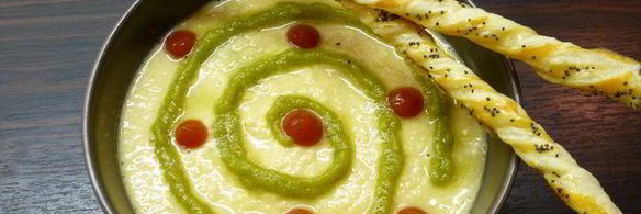 суп-пюре из чечевицы с курицей и маковыми палочками